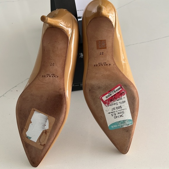 A Beautiful and almost new Elegant Patent Tan COACH Women's Shoes size 37 (6.5) - Picture 9 of 10